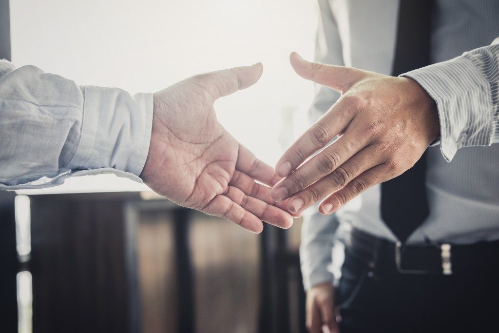 Two businessmen goint ot shake hands