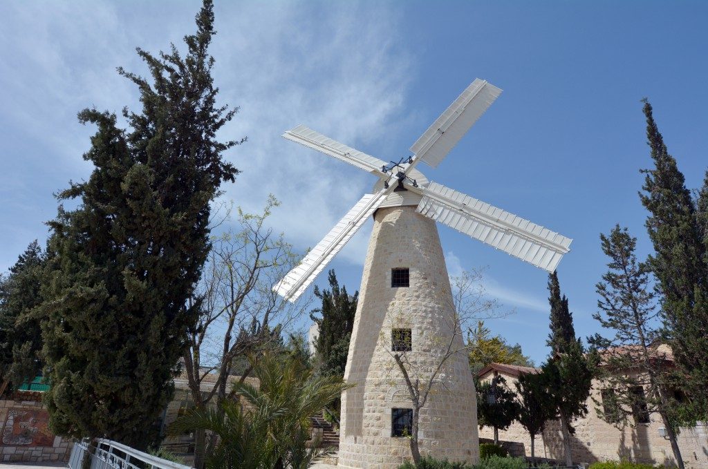 white turbine